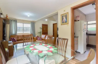 Sobrado com piscina, 3 quartos, 140 m2, à venda em santa felicidade