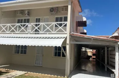 Casa duplex para vender em condomínio fechado,  à beira mar,  lazer completo