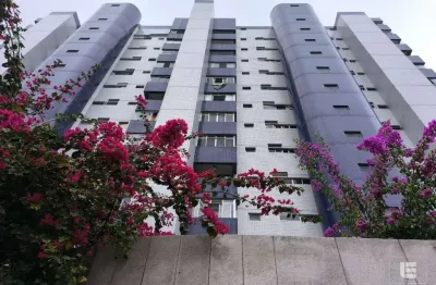 Apartamento duplex de cobertura, com 4 quartos, uma suíte, três varandas amplas
