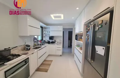 Vendo em exclusividade apartamento  no resort  le  parc  de 243m2 com 4 suites  reformadas , varanda gourmet,  4 vagas de garagens,  depósito alto padrão