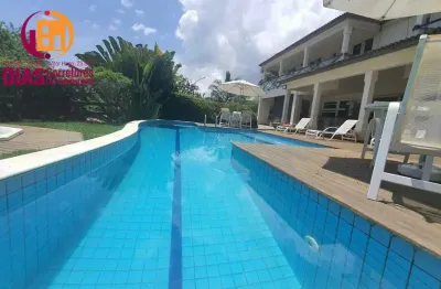 Vendo linda  casa nascente com vista mar de alto padrão em patamares dentro de condomínio  fechado com 5/4,  suítes , piscina particular, varandas, mobiliada e decorada.