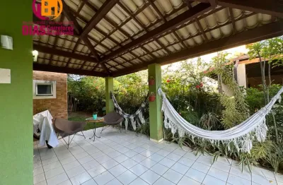 Alugo  casa  com 375 m2 com espaço gourmet com churrasqueira área verde, 3 suítes, armários e ar, 6 vagas - piatã - ssa/ba.