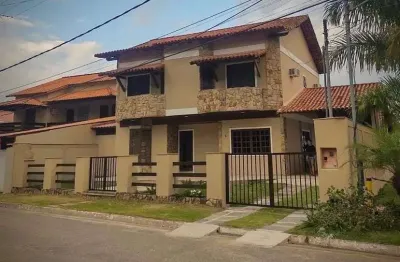 Casa a venda  (6 quartos) na areia da praia em garatucaia angra dos reis rj