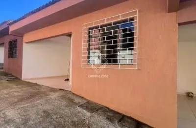 Casa situada em um residencial na região do bairro vila nery