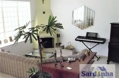 Sobrado na super quadra morumbi com 4 dormitórios e 3 suítes por r$1.060.000 - confira!