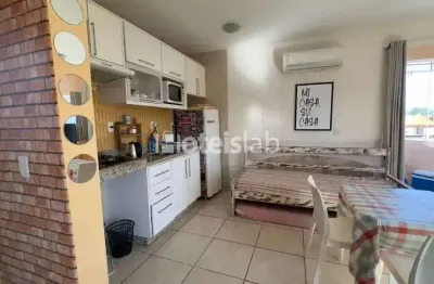 Estúdio mobiliado a apenas 350 metros da praia, pronto para morar ou investir!