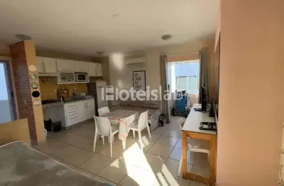 Estúdio mobiliado a apenas 350 metros da praia, pronto para morar ou investir!