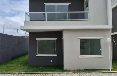 Casa novissíma composta  de 4/4, sendo 3 suítes. localizada no miragem em lauro de freitas.