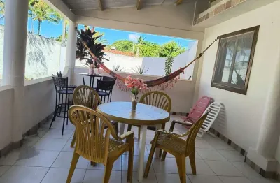 Casa aconchegante com 2 suítes, varanda e garagem,  a apenas 2 minutos da praia do piruí, a melhor de arembepe.