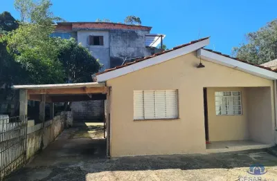 Casa térrea com terreno amplo no jaraguá, são paulo, sp, 2 dormitórios, 4 vagas e escritura, localização previlegiada e possui 266m² de terreno