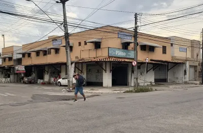 Ótimo prédio comercial de esquina medindo 16 metros de frente por 33 metros de fundos