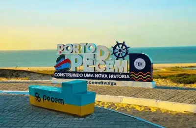 Terreno de esquina 3 frentes com 3.436m² no Pecém a 300m do mar