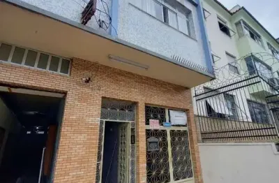 Apartamento com 2 quartos para alugar na magalhães castro, 160, riachuelo, rio de janeiro por r$ 1.000