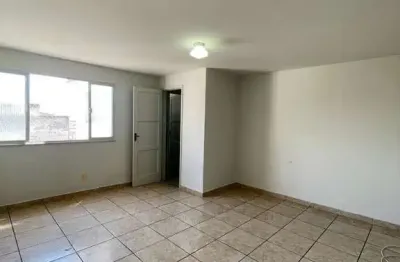 Apartamento com 2 quartos para alugar na magalhães castro, 160, riachuelo, rio de janeiro por r$ 950