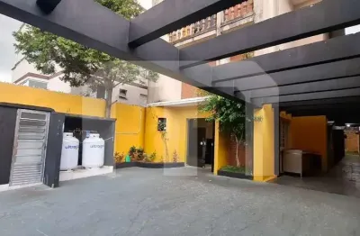 Prédio comercial com 417 m² de construção salão com estrutura metálica,  5 vagas
