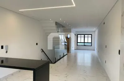 Sobrado á venda novo com 3 suites, 4 vagas, lavabo, 4 banheiros,quintal, churrasqueira, deposito
