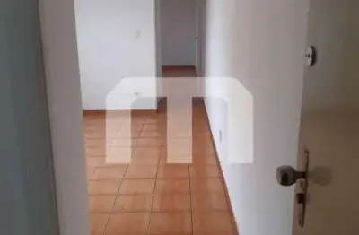 Com 1 dormitório, sala cozinha e banheiro todo em piso frio, boa localização, prédio de 4 andares, s