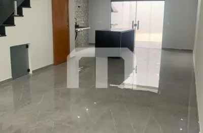 Sobrado venda, 165 m², 3 suítes, sala,  cozinha americana, quintal com churrasqueira e 2 vagas.