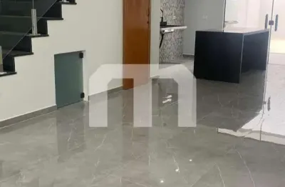 Sobrado venda, 165 m², 3 suítes, sala, cozinha americana, quintal com churrasqueira e 2 vagas.