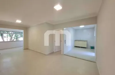 Amplo apartamento a venda de 112 m², 2 dormitórios, 2 salas, cozinha,área de serviço.