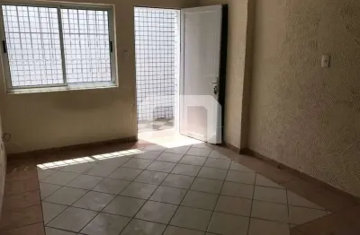 Casa com 2 quartos para alugar na Rua Azevedo Soares, 1525, Tatuapé, São Paulo