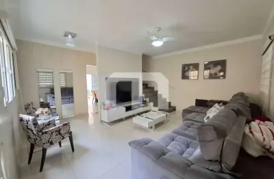 Excelente sobrado comercial para locação com 153 m², ambientes planos, quintal e 2 vagas