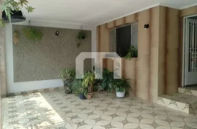 Casa com 3 quartos para alugar na Rua Bacarira, 86, Tatuapé, São Paulo