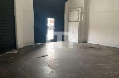 Prédio de esquina a venda, 160 m²,  2 salões e moradia na parte superior