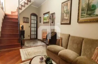 Sobrado espaçoso 3 dorms e 2 vagas  à venda no jardim têxtil