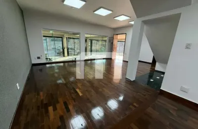 Casa com 3 quartos para alugar na Rua Mônaco, 227, Jardim Têxtil, São Paulo