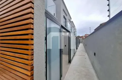 Linda casa a venda, 2 suítes, cozinha integrada com a sala e churrasqueira