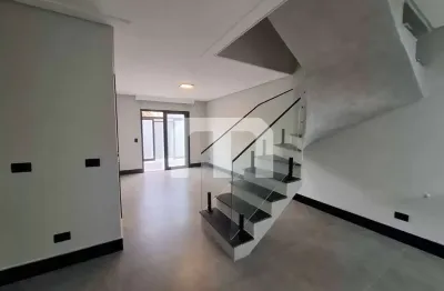 Linda casa a venda, 2 suítes, cozinha integrada com a sala e churrasqueira
