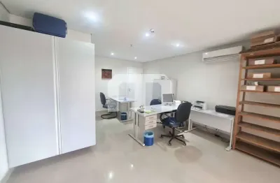 Sala para locação piso em porcelanato, ar condicionado, 1 vaga