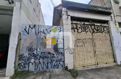 Salão comercial com 225,00 m²,  com vão livre,  banheiro, depósito e 4 vagas