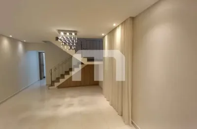 Casa com 3 quartos para alugar na Rua Aguapeí, 180, Vila Santo Estevão, São Paulo