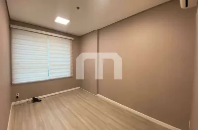 Linda sala com 33,53 m², 2 banheiros, ar condicionado , 1 vaga .