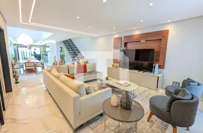 Sobrado de luxo á venda com 450 m², 4 suítes,Ar condicionado 3 salas, área gourmet, piscina, 6 vagas