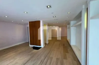 Excelente sobrado de uso comercial, localizado na região central do Jardim Anália Franco