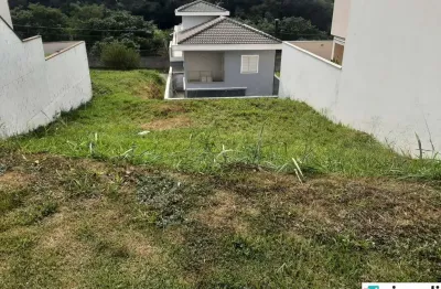Lote em declive com 288m² à venda no terras de gênova, bairro engordadouro!