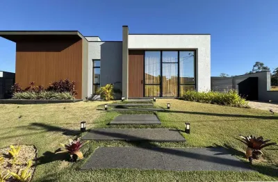 Casa de condomínio à venda no terras da alvorada, com 04 suítes!