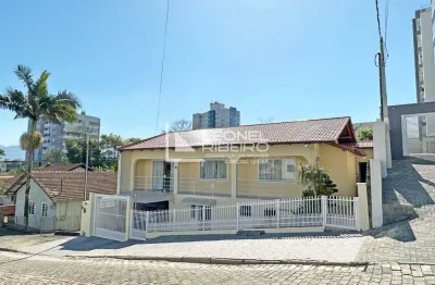 Casa à venda com 4 dormitórios no bairro imigrantes em timbó/sc