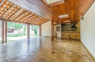 Casa com 8 quartos para alugar na Rua Salinas, --, Santa Tereza, Belo Horizonte