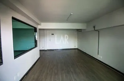 Andar com área total de 93 m2, 2 banheiros, situada na Rua Martim de Carvalho 690, 3º andar, bairro Santo Agostinho, área nobre de Belo Horizonte