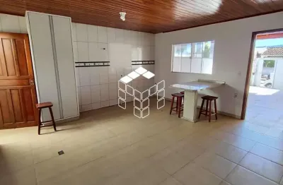 Casa com 2 quartos para alugar na rua tercilio tedesco, 492, forquilhas, são josé por r$ 2.390