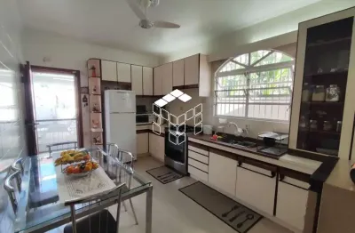 Casa em condomínio fechado com 3 quartos à venda na rua santo antônio, 745, barreiros, são josé por r$ 850.000