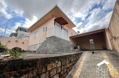 Casa com 2 quartos para alugar na Rua Daniela, 90, Bela Vista, São José por R$ 3.500