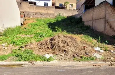 Terreno à venda na Rua Primeiro De Maio, Jardim São Lucas, Caldas