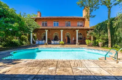 Casa 4 suítes 4 vagas com piscina, rua com segurança 24hrs em santa felicidade.