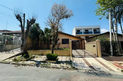 Casa com churrasqueira, 3 quartos, 3 vagas, no alto boqueirão.