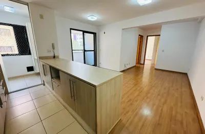 Apartamento semi-mobiliado 2 quartos, garagem, bigorrilho, 2 km parque barigui